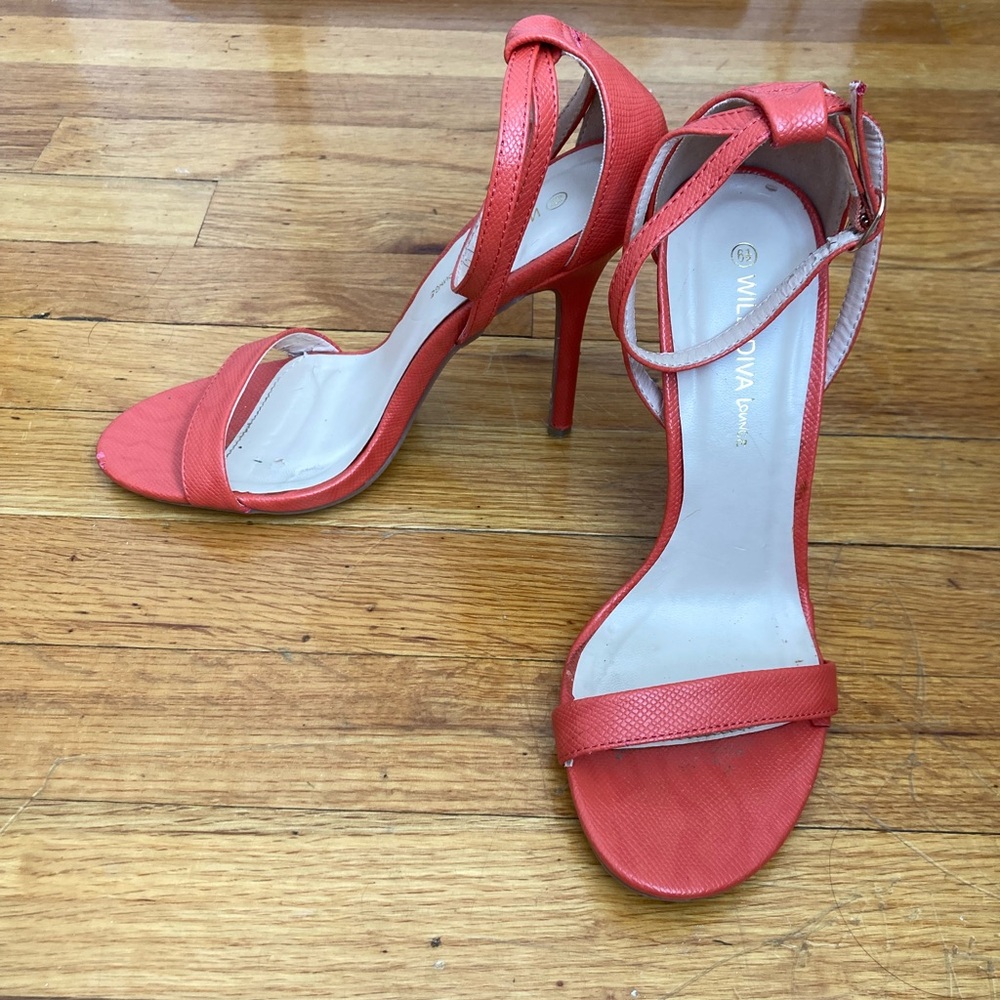 Womens sandals in coral color size 6.5